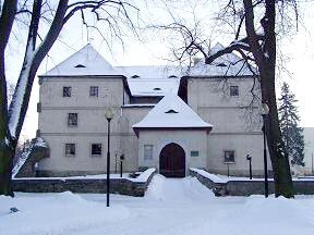 Vlastivdn muzeum a Vodn tvrz - Jesenk